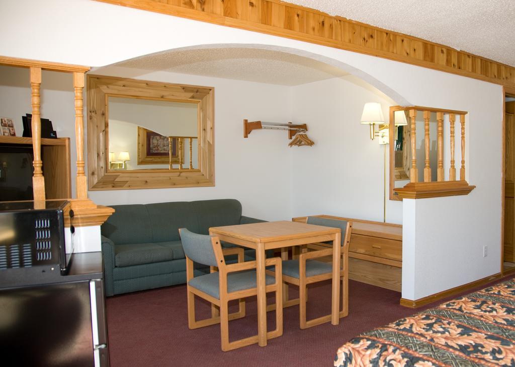 North Country Inn & Suites Mandan Exterior photo