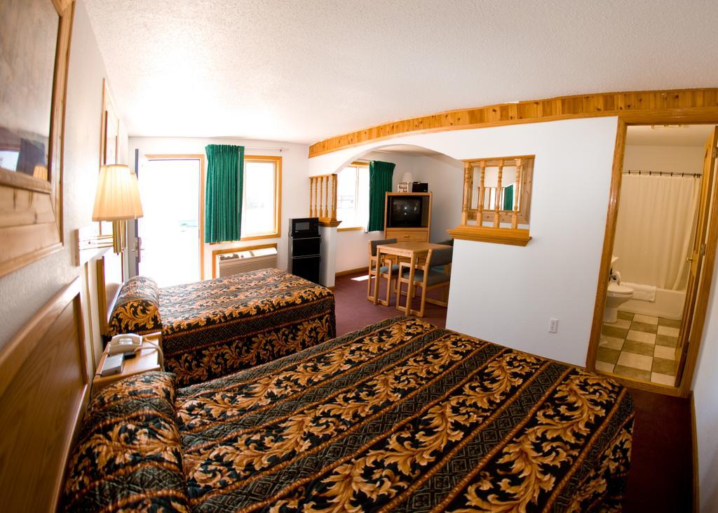 North Country Inn & Suites Mandan Exterior photo