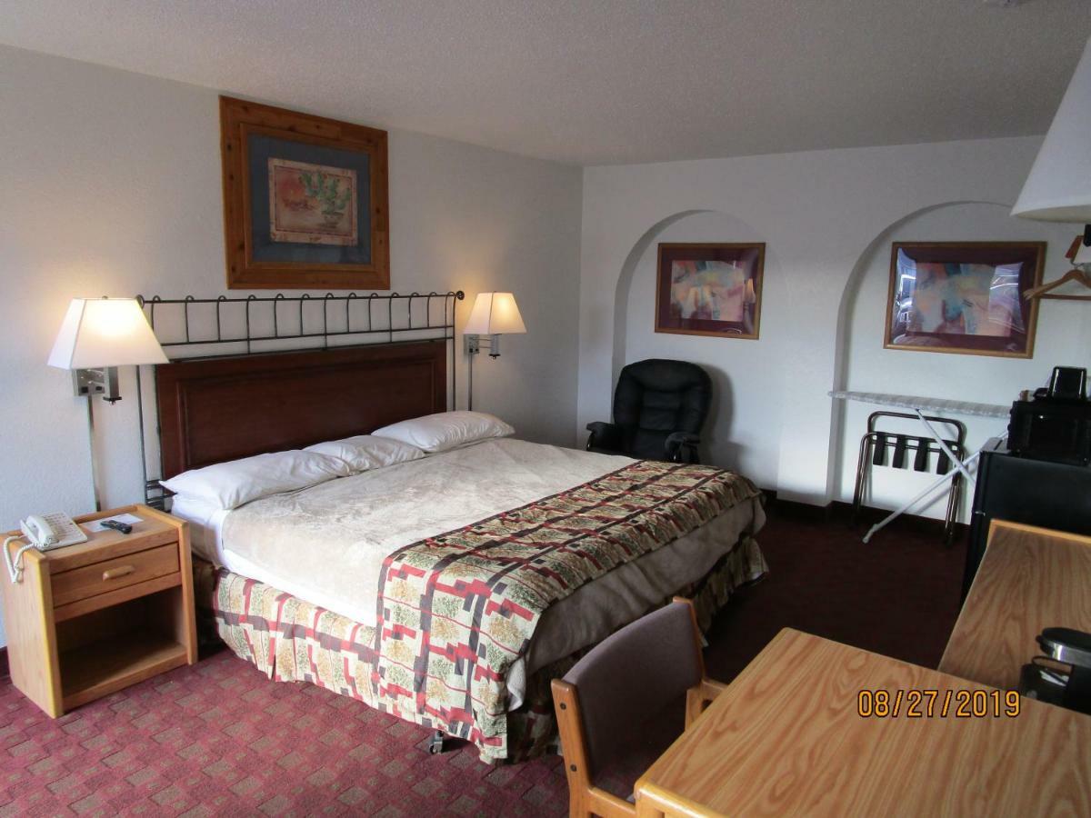 North Country Inn & Suites Mandan Exterior photo